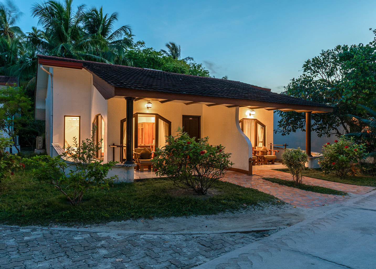 Deluxe Beachfront Rooms at Bandos Maldives - photo 1