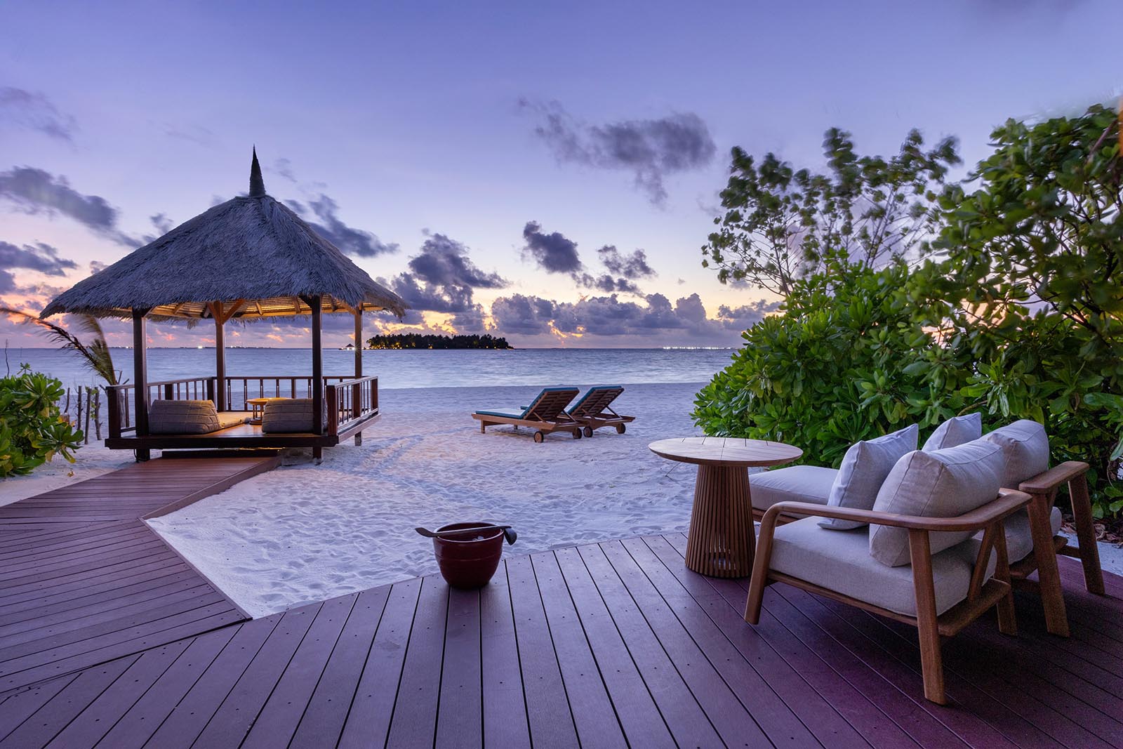 Beachfront Sunset View Pool Villa at Banyan Tree Vabbinfaru - photo 1