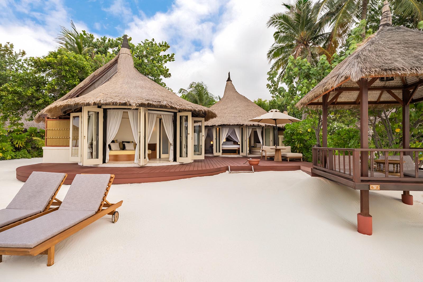 Grand Beachfront Pool Villa at Banyan Tree Vabbinfaru - photo 1