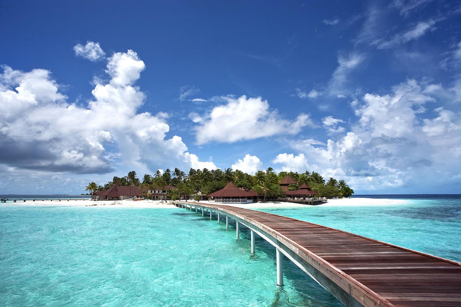 Diamonds Thudufushi Maldives gallery image 1