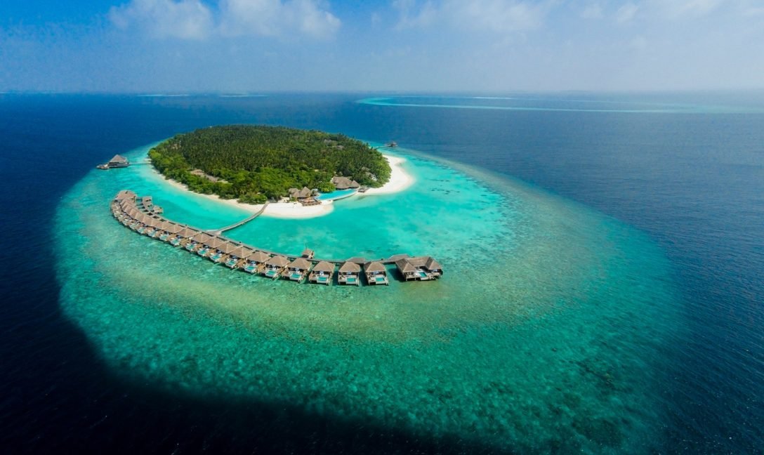 Dusit Thani Maldives gallery image 1