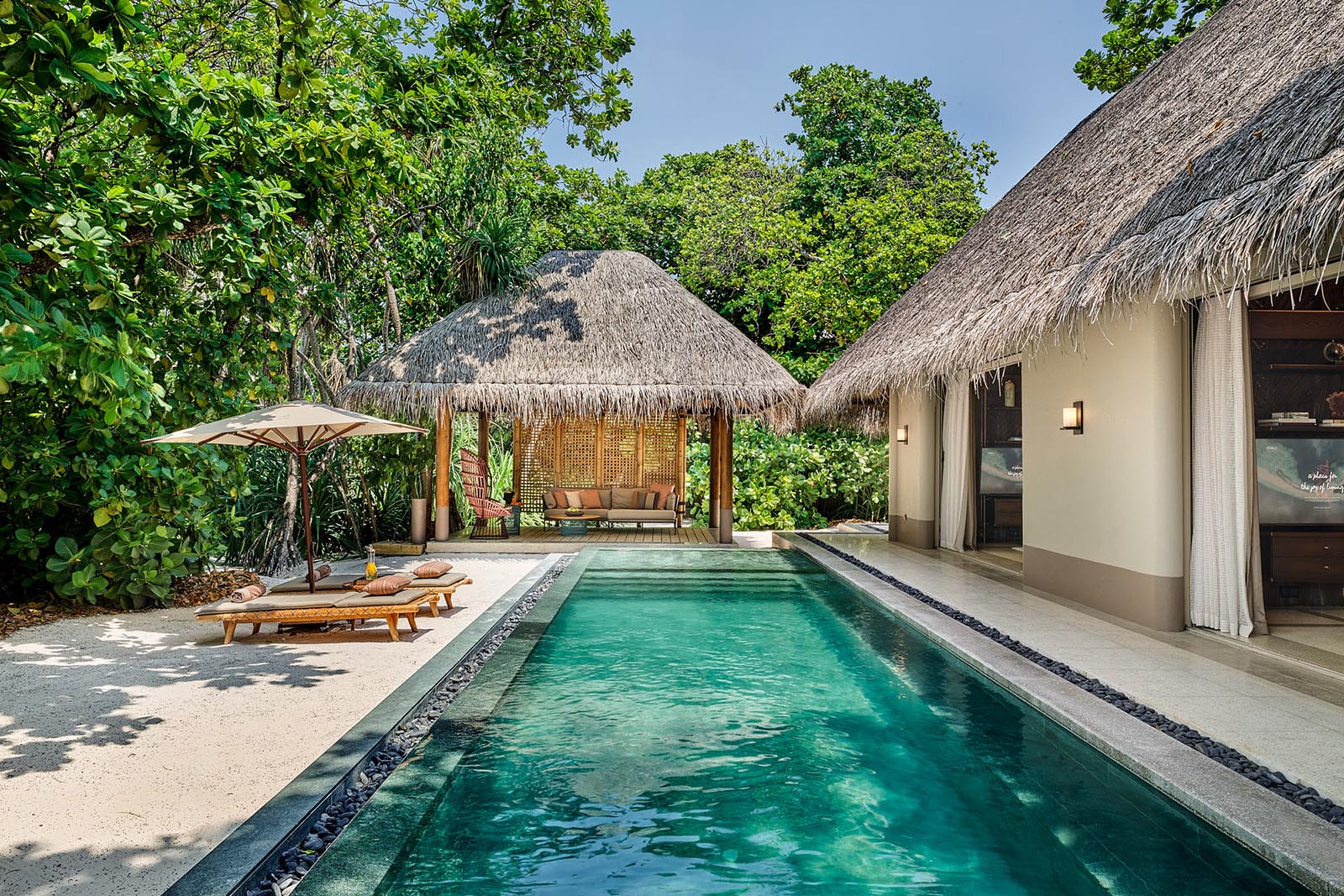 Luxury Beach Villa with Pool at JOALI Maldives - photo 1