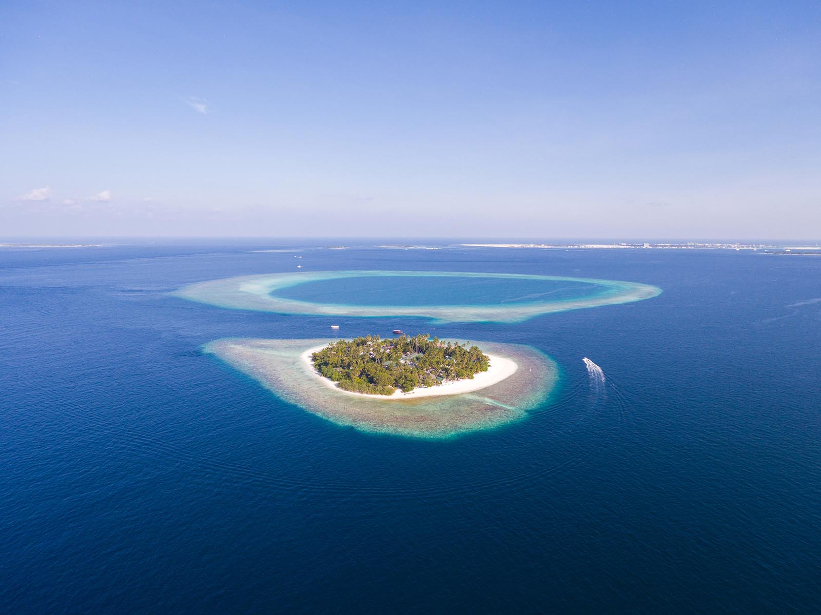 Malahini Kuda Bandos Resort gallery image 1