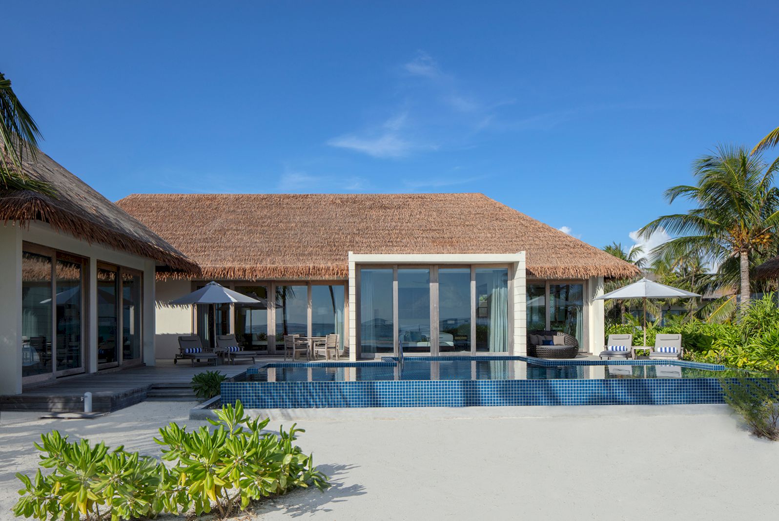 Beach Villa - 3 Bedrooms, Pool & Sunset View at Radisson Blu Resort - photo 1