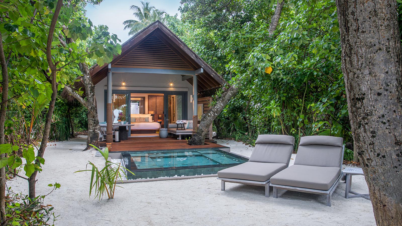 Beach Villa with Plunge Pool at Vakkaru Maldives - photo 1